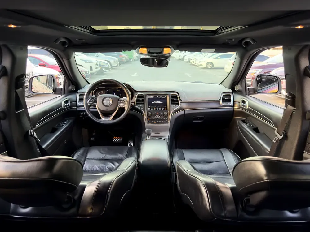 GRAND CHEROKEE LIMITED S OVERLAND , GCC SPEC SINGLE OWNER ACCIDENT FREE , 100% BANK FINANCE ALSO - Image 15