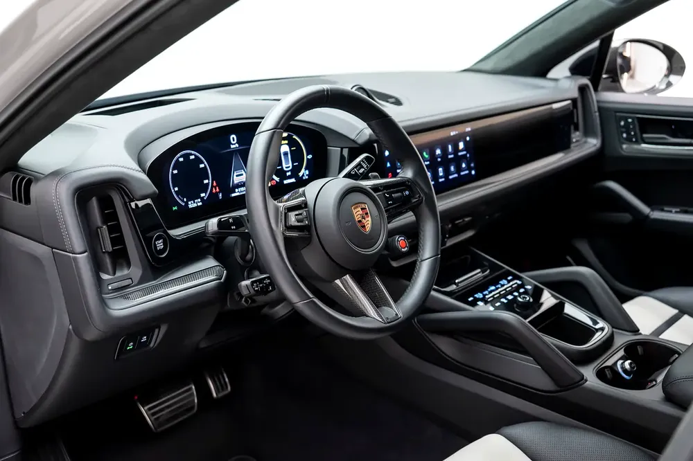 GCC SPECS AL NABOODAH WARRANTY - 2025 PORSCHE CAYENNE TURBO GT - CERAMIC BRAKES - EXPOSED CARBON - Image 11