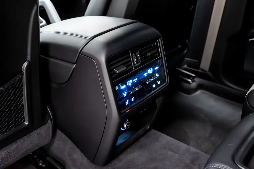 GCC SPECS AL NABOODAH WARRANTY - 2025 PORSCHE CAYENNE TURBO GT - CERAMIC BRAKES - EXPOSED CARBON - Image 14