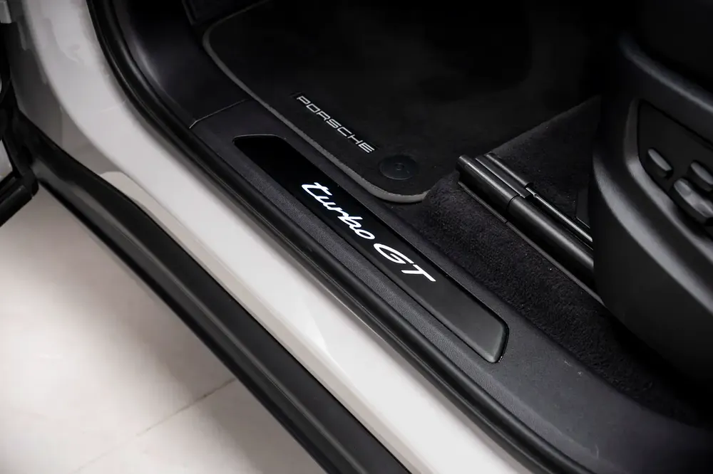 GCC SPECS AL NABOODAH WARRANTY - 2025 PORSCHE CAYENNE TURBO GT - CERAMIC BRAKES - EXPOSED CARBON - Image 16