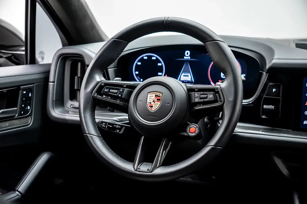 GCC SPECS AL NABOODAH WARRANTY - 2025 PORSCHE CAYENNE TURBO GT - CERAMIC BRAKES - EXPOSED CARBON - Image 6