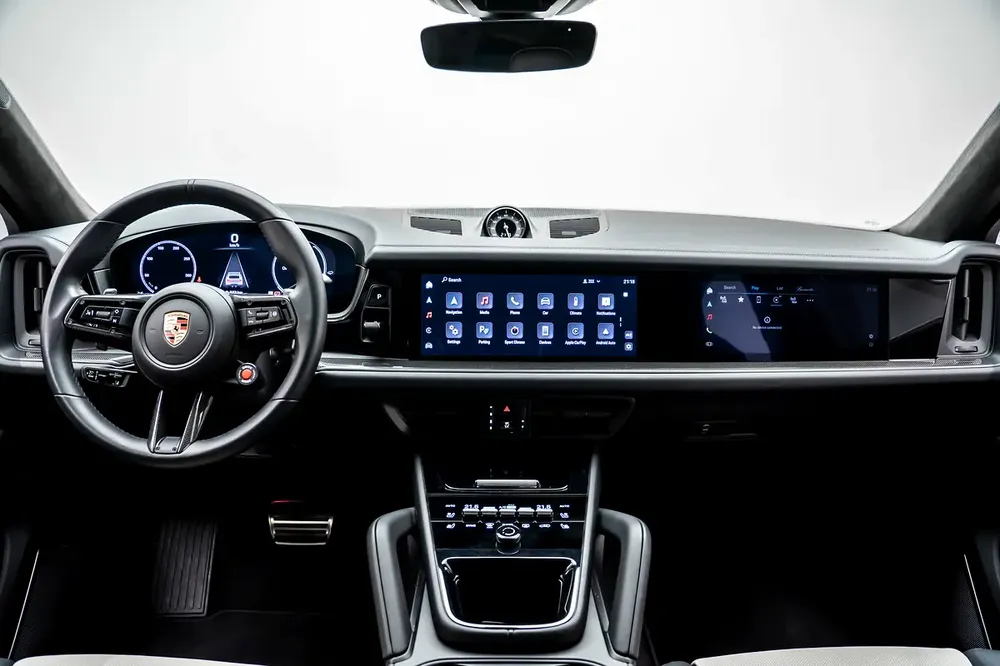 GCC SPECS AL NABOODAH WARRANTY - 2025 PORSCHE CAYENNE TURBO GT - CERAMIC BRAKES - EXPOSED CARBON - Image 8
