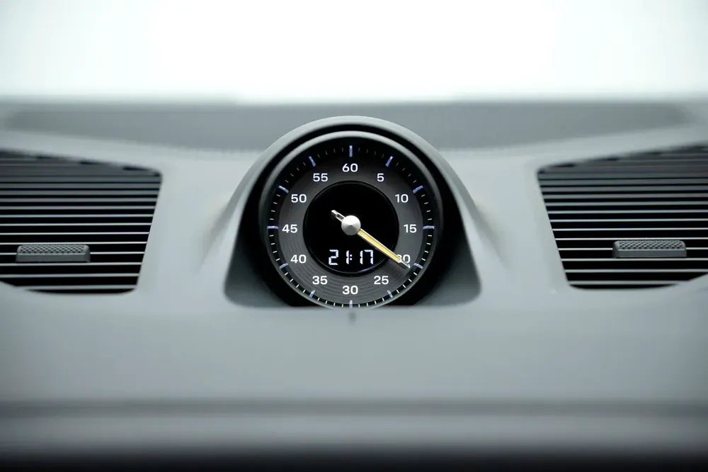 GCC SPECS AL NABOODAH WARRANTY - 2025 PORSCHE CAYENNE TURBO GT - CERAMIC BRAKES - EXPOSED CARBON - Image 9