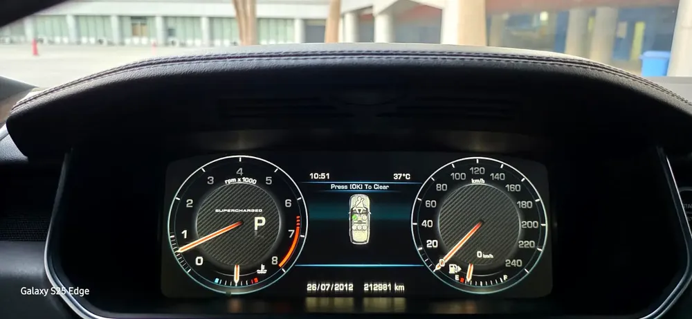 2013 Range Rover Vouge SE Supercharged-Excellent Condition - Image 13