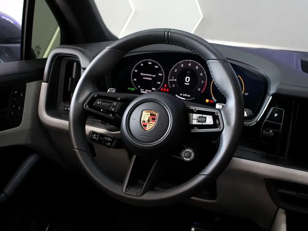 2025 - Porsche Cayenne GTS with warranty for 488,000.00 AED - Image 17