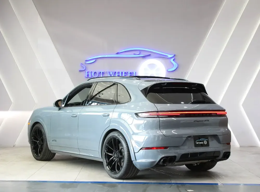 2025 - Porsche Cayenne GTS with warranty for 488,000.00 AED - Image 5