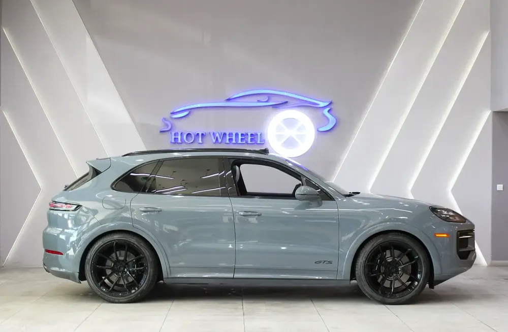 2025 - Porsche Cayenne GTS with warranty for 488,000.00 AED - Image 6