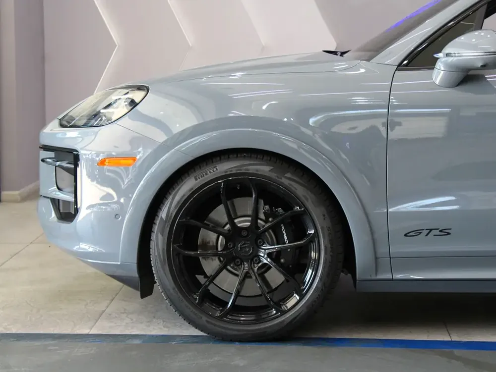 2025 - Porsche Cayenne GTS with warranty for 488,000.00 AED - Image 8