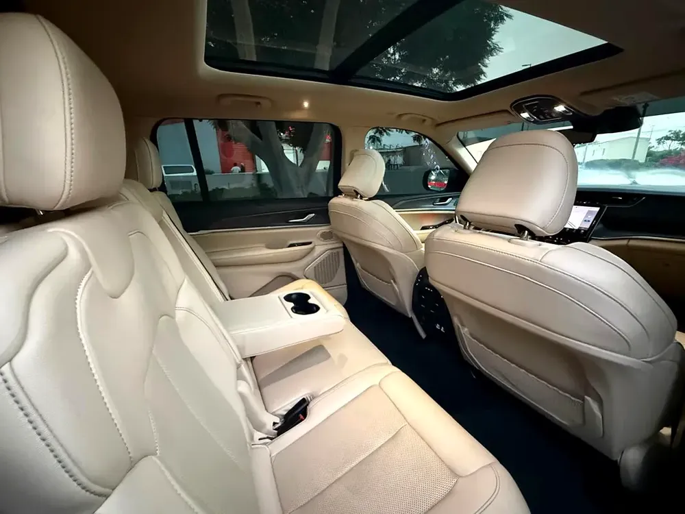 JEEP GRAND CHEROKEE LIMITED 2022 GCC FULL OPTIONS IN PERFECT CONDITIONS - Image 17