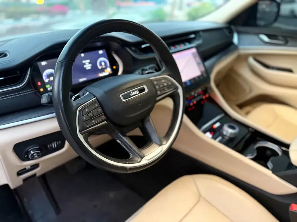 JEEP GRAND CHEROKEE LIMITED 2022 GCC FULL OPTIONS IN PERFECT CONDITIONS - Image 9