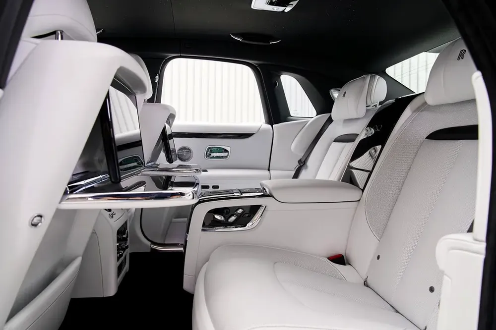 ROLLS ROYCE GHOST BLACK BADGE, 2026, GCC, WARRANTY AND SERVICE CONTRACT, ZERO KM - Image 13