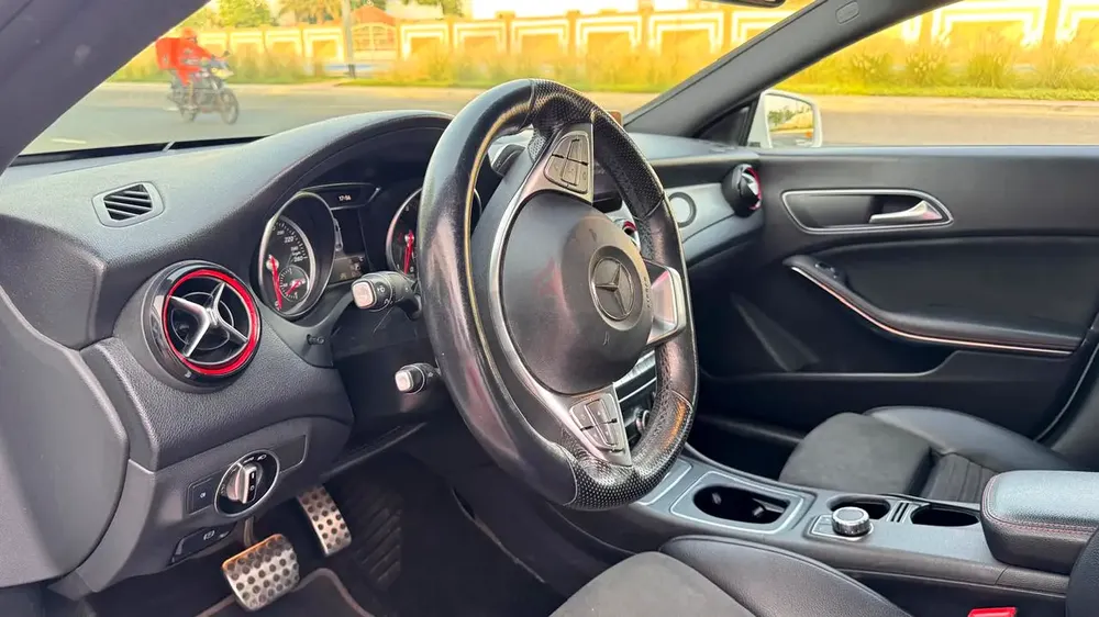 Mercedes CLA 250 (2019) | 100% GCC Specs | Full Service History (Original Parts) - Image 11