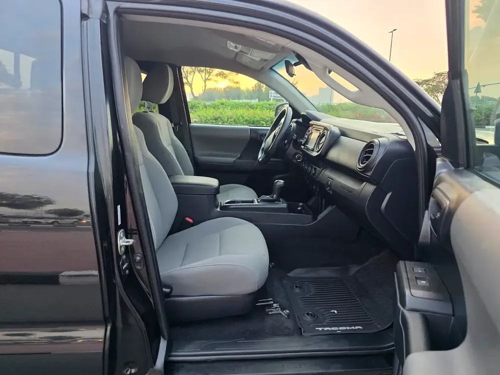 2019 Toyota Tacoma SR5 - American Specs - GCC Resale - Image 10
