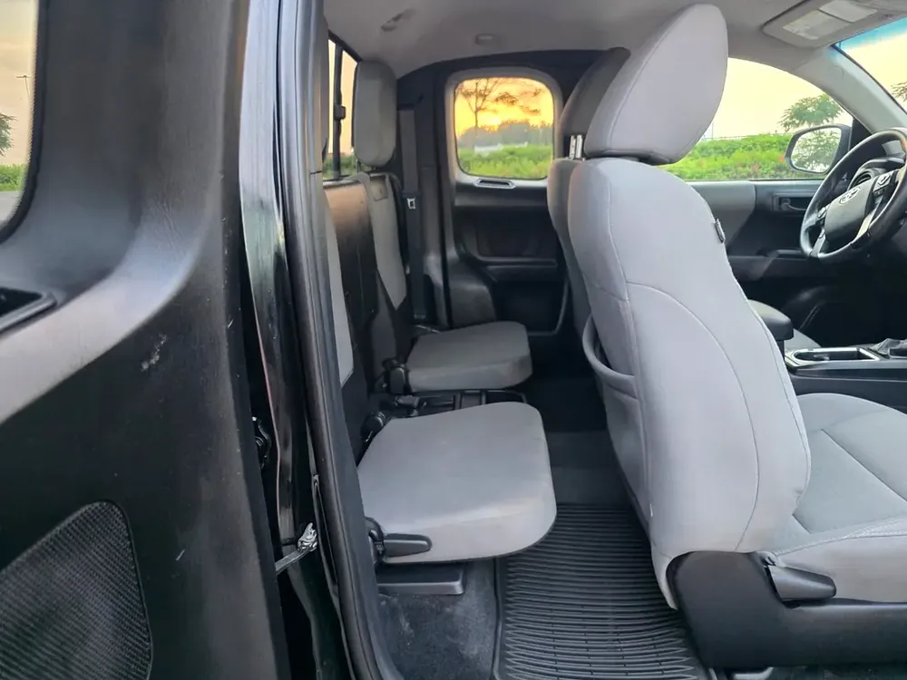 2019 Toyota Tacoma SR5 - American Specs - GCC Resale - Image 11