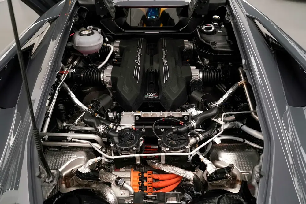 2024 LAMBORGHINI REVUELTO / GCC - Image 16