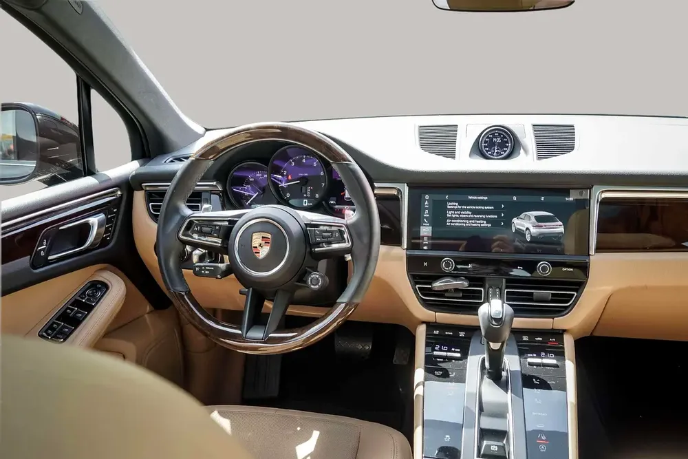 AED 3343/month | 2023 Porsche Macan  | GCC Specs | Ref#454233 - Image 10