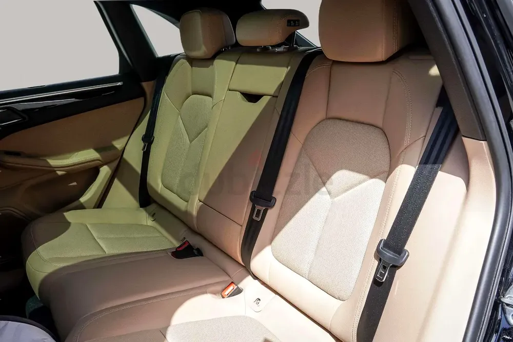 AED 3343/month | 2023 Porsche Macan  | GCC Specs | Ref#454233 - Image 12