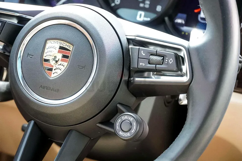 AED 3343/month | 2023 Porsche Macan  | GCC Specs | Ref#454233 - Image 16