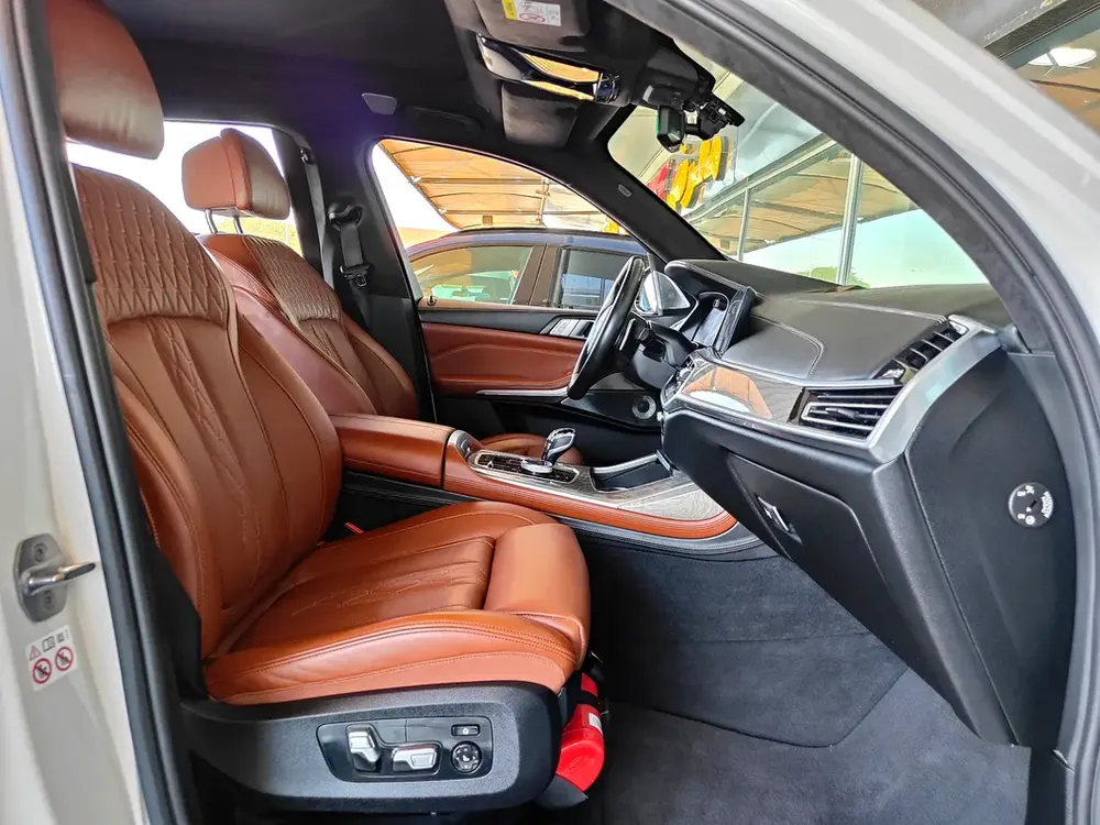 AED 2,750 P.M | 2021 BMW X7 M50i M Sport | Under Warranty | GCC | - Image 15
