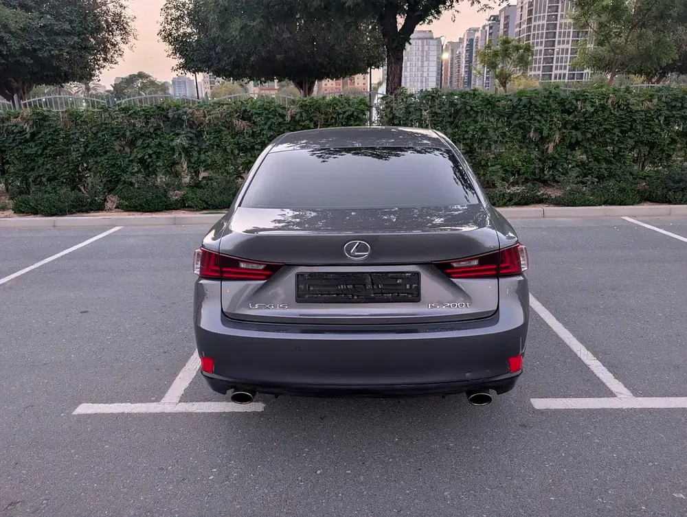 2016 Lexus IS 200t - GCC Specs - Excellent Condition - Image 4