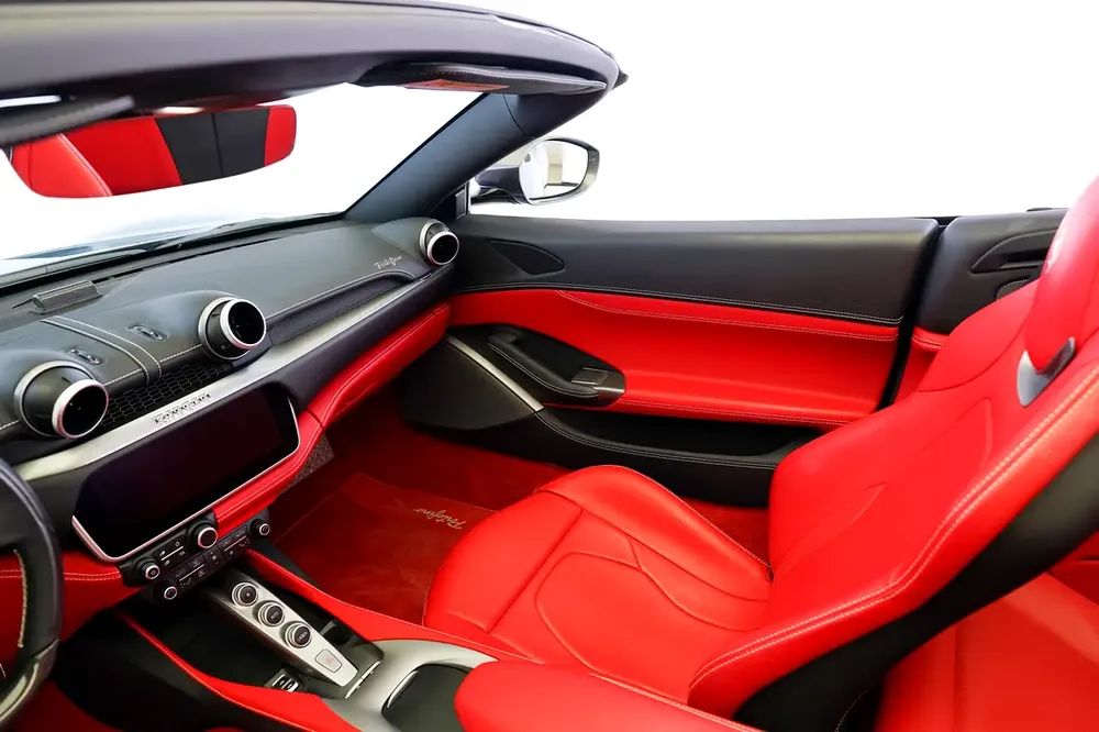 PORTOFINO | SERVICE UNTIL JAN 2026 | CARBON INTERIOR - Image 10