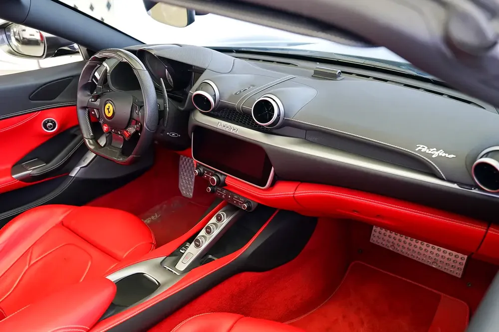 PORTOFINO | SERVICE UNTIL JAN 2026 | CARBON INTERIOR - Image 13
