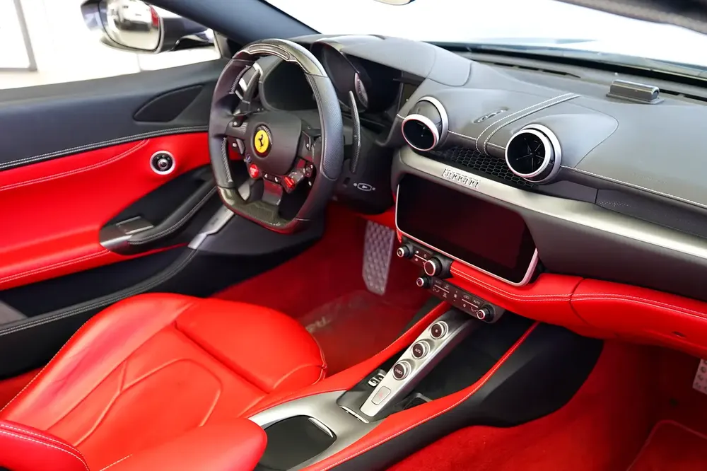 PORTOFINO | SERVICE UNTIL JAN 2026 | CARBON INTERIOR - Image 14