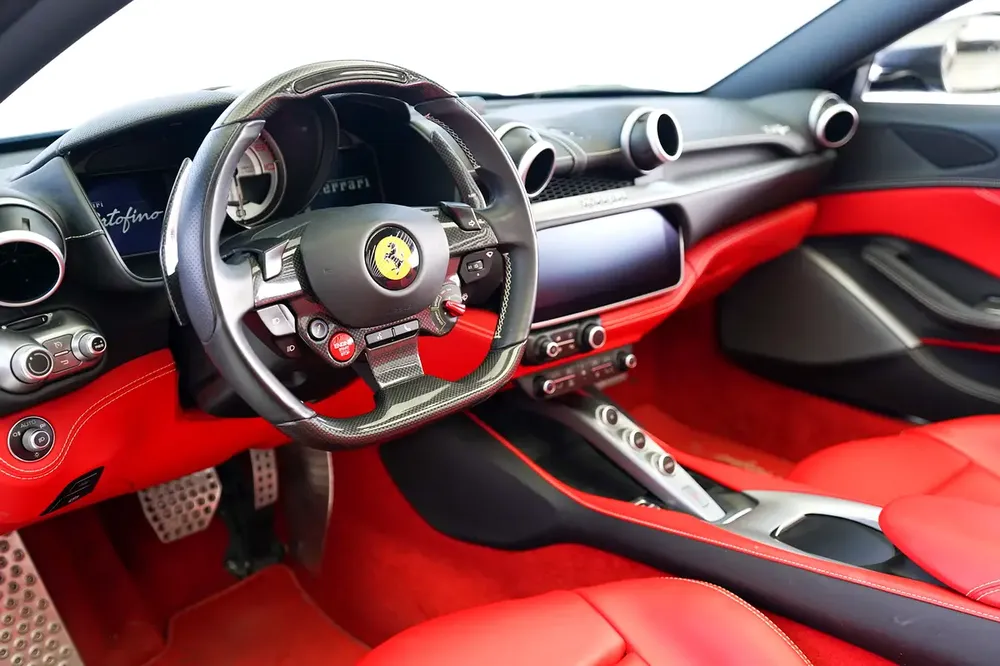 PORTOFINO | SERVICE UNTIL JAN 2026 | CARBON INTERIOR - Image 7