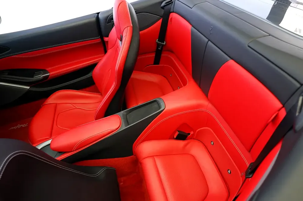 PORTOFINO | SERVICE UNTIL JAN 2026 | CARBON INTERIOR - Image 9