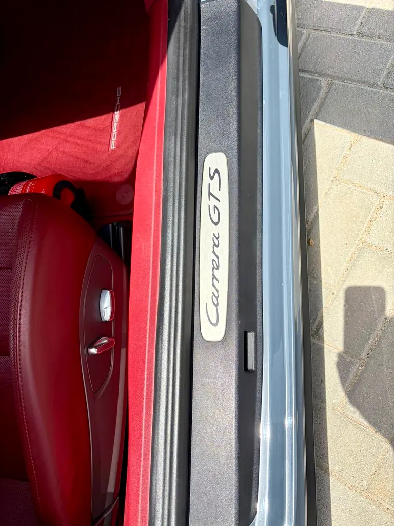 2018 Porsche 911 Carrera GTS - GCC Specs - Under Warranty - Image 15