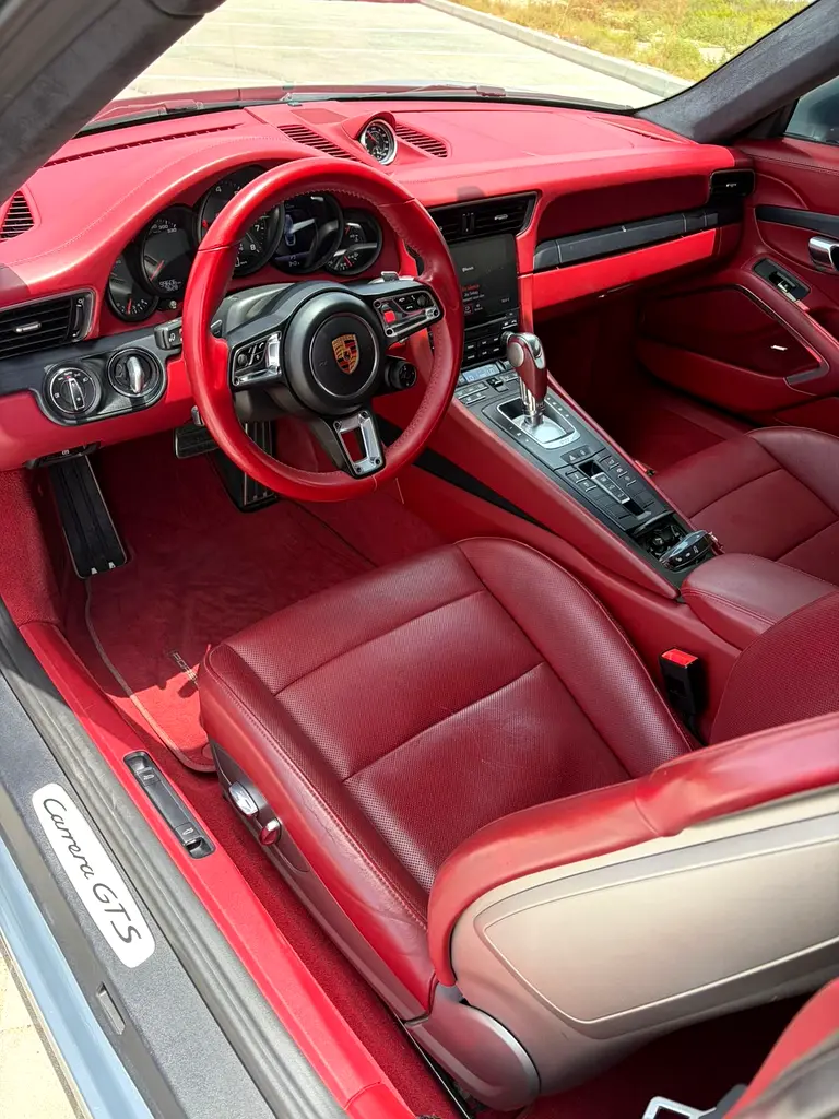 2018 Porsche 911 Carrera GTS - GCC Specs - Under Warranty - Image 16