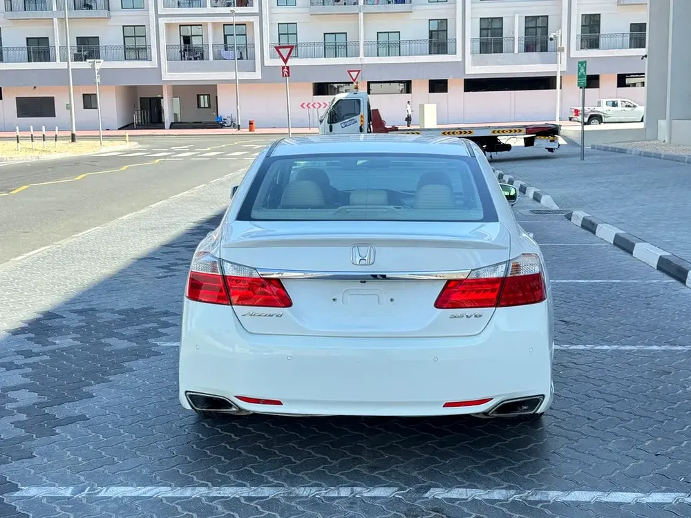Honda Accord V6 Sport 2016 GCC Full Option Good Condition Car - Image 12