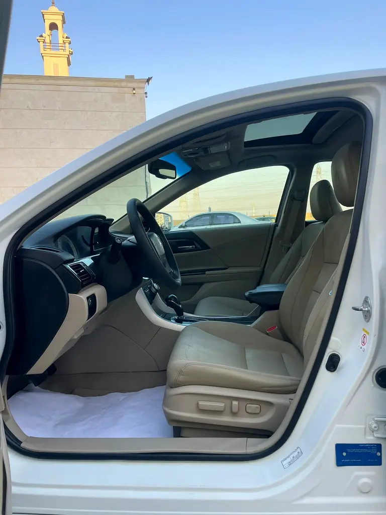 Honda Accord V6 Sport 2016 GCC Full Option Good Condition Car - Image 5