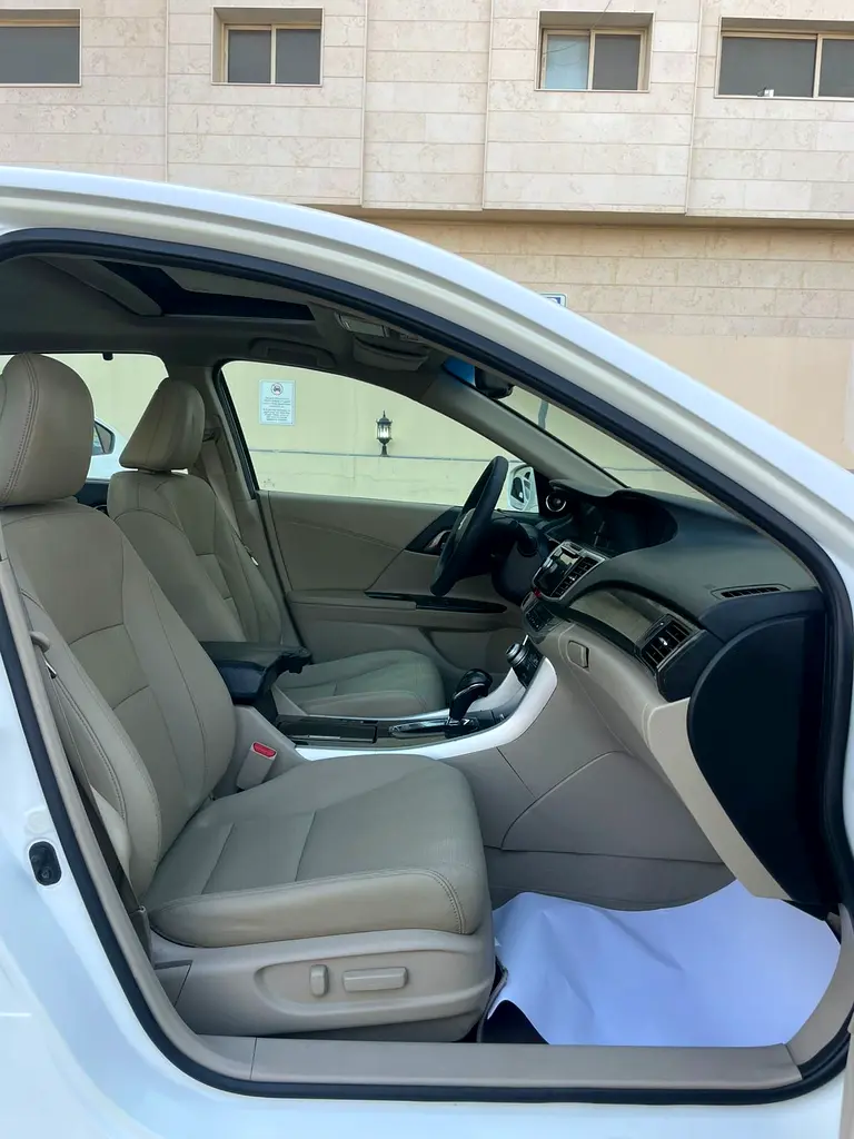 Honda Accord V6 Sport 2016 GCC Full Option Good Condition Car - Image 6