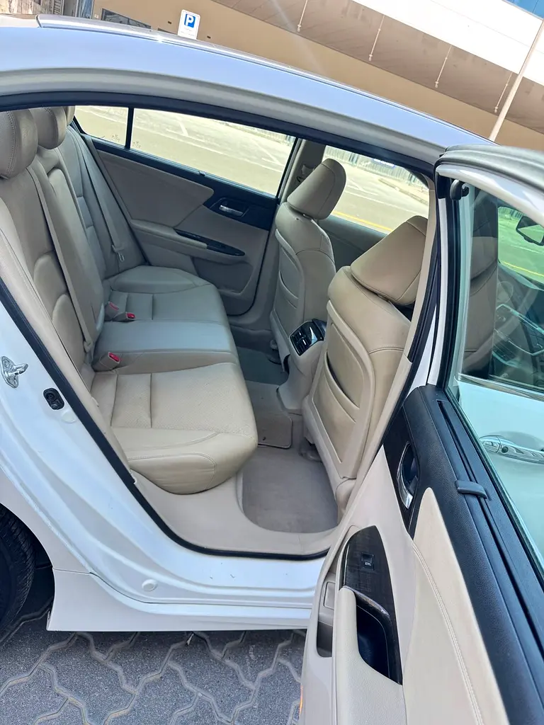 Honda Accord V6 Sport 2016 GCC Full Option Good Condition Car - Image 7