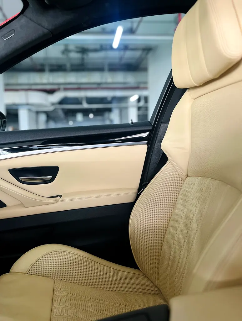 BMW M5 F10 | 2013 | GCC | Tuned | Carbon Kit | Excellent Condition - Image 13
