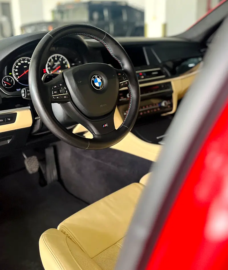 BMW M5 F10 | 2013 | GCC | Tuned | Carbon Kit | Excellent Condition - Image 15