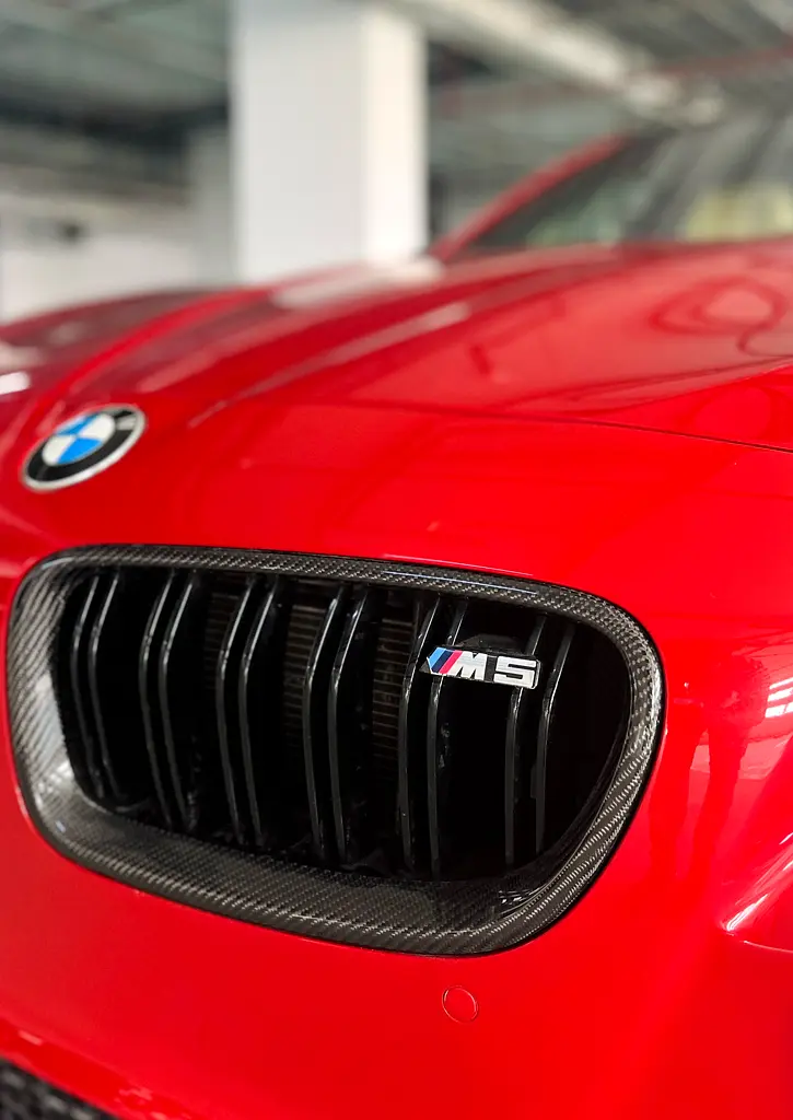 BMW M5 F10 | 2013 | GCC | Tuned | Carbon Kit | Excellent Condition - Image 5