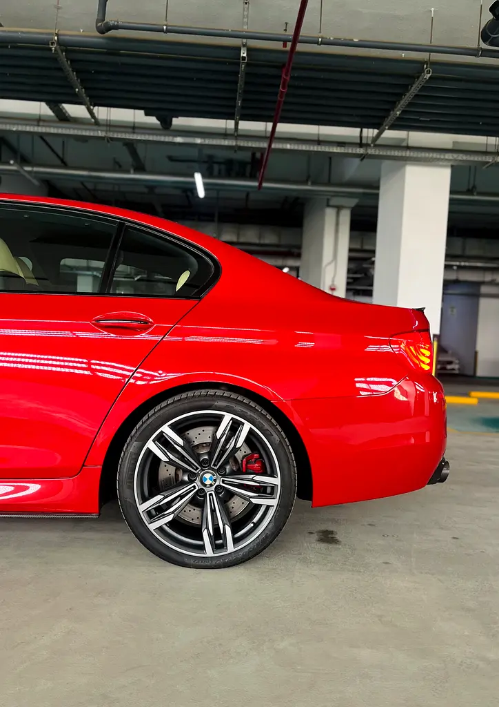 BMW M5 F10 | 2013 | GCC | Tuned | Carbon Kit | Excellent Condition - Image 7