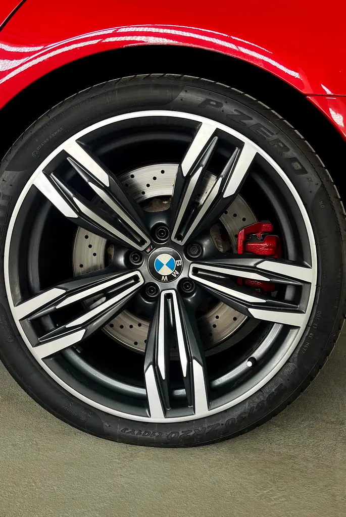 BMW M5 F10 | 2013 | GCC | Tuned | Carbon Kit | Excellent Condition - Image 8