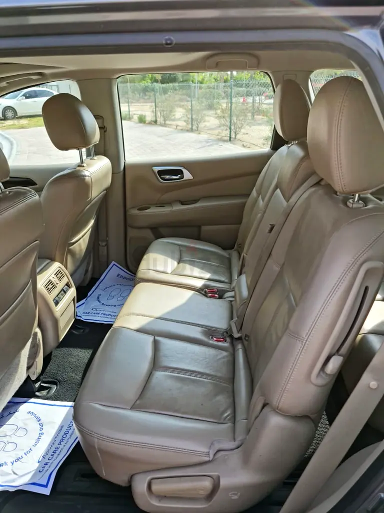 Nissan pathfinder 2016 platinum Full agency service history - Image 12
