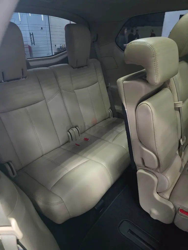 Nissan pathfinder 2016 platinum Full agency service history - Image 4