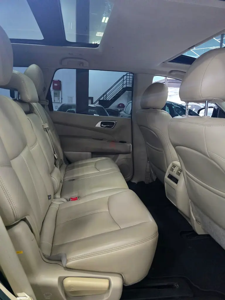 Nissan pathfinder 2016 platinum Full agency service history - Image 9