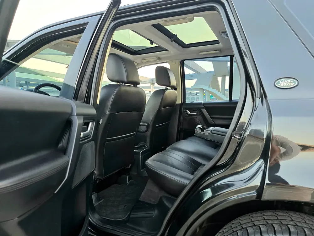 Full Service History ( Al Tayer ) Land Rover LR2 HSE 2013 GCC Spec ( Single Owner - Accident Free ) - Image 10