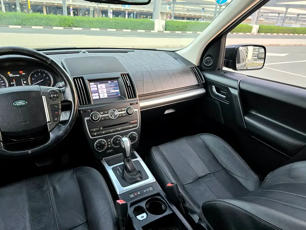 Full Service History ( Al Tayer ) Land Rover LR2 HSE 2013 GCC Spec ( Single Owner - Accident Free ) - Image 12
