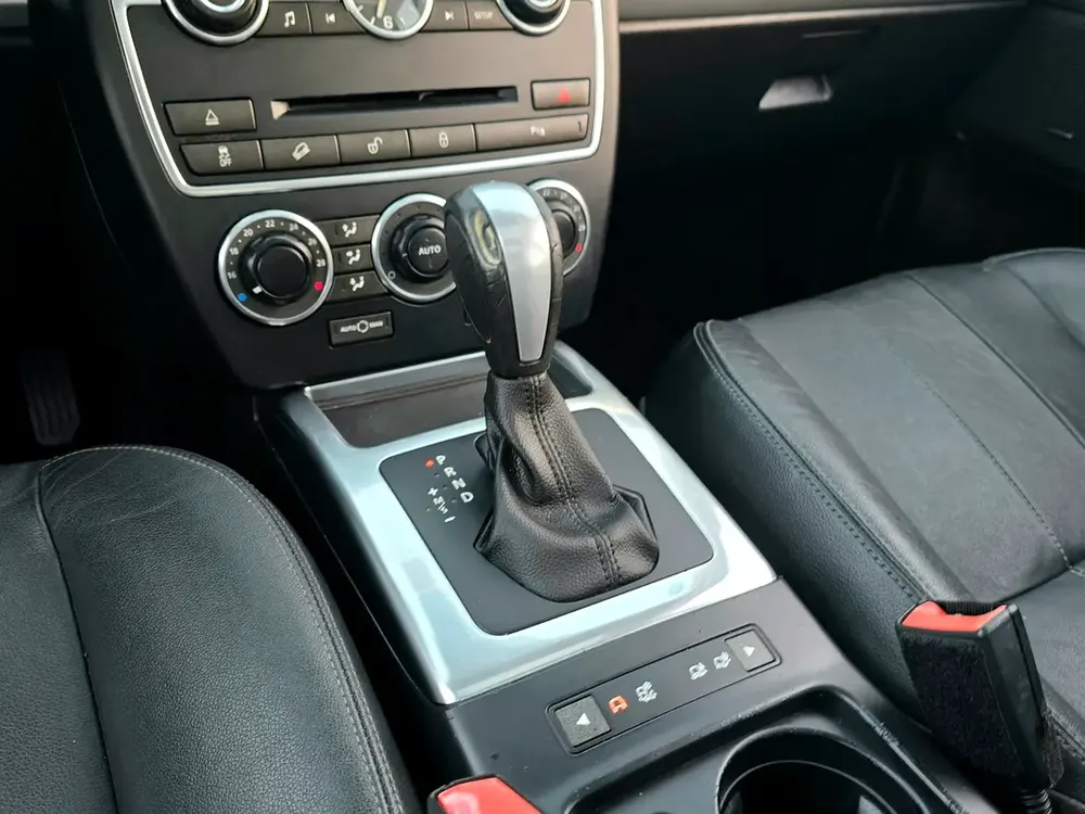 Full Service History ( Al Tayer ) Land Rover LR2 HSE 2013 GCC Spec ( Single Owner - Accident Free ) - Image 13