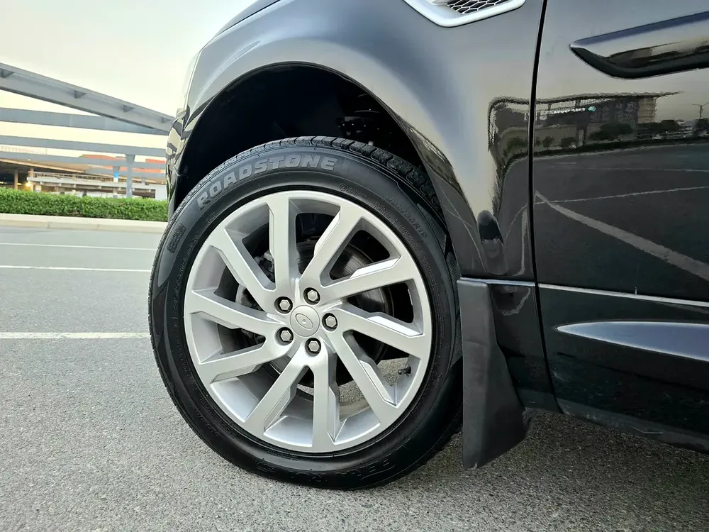 Full Service History ( Al Tayer ) Land Rover LR2 HSE 2013 GCC Spec ( Single Owner - Accident Free ) - Image 7
