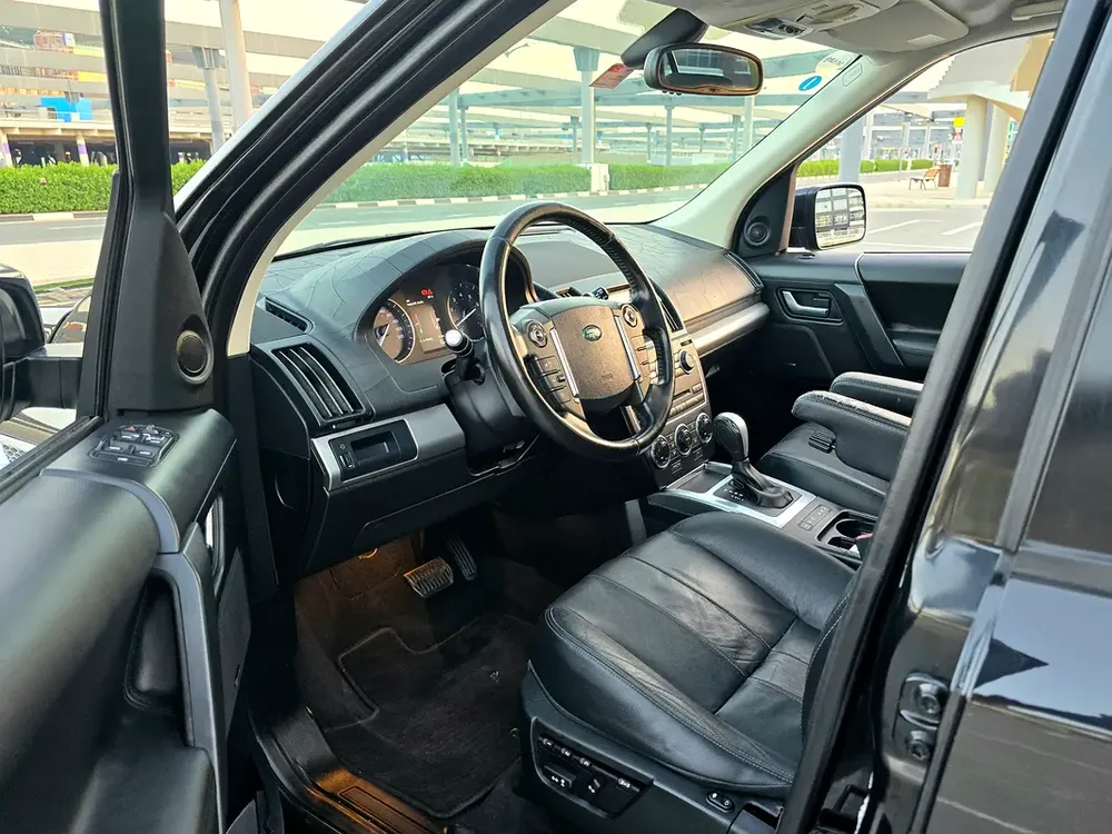 Full Service History ( Al Tayer ) Land Rover LR2 HSE 2013 GCC Spec ( Single Owner - Accident Free ) - Image 9