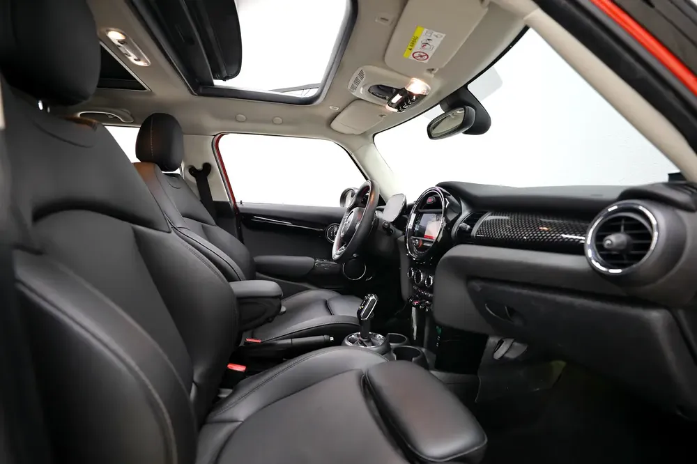 Low KMs | 1,100 AED Montly Installment | Free Insurance + Registration Ref#N62089 - Image 14