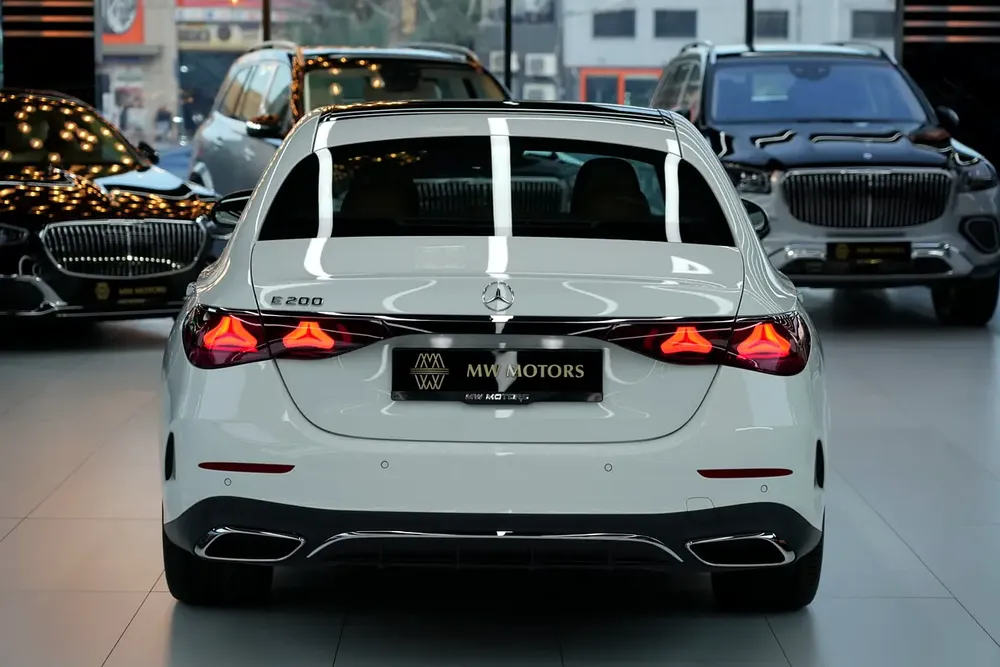 Summer Offer | Mercedes-Benz E 300 | 2026 GCC 0km | Agency Warranty | AMG Sports Package - Image 5